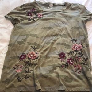 American Eagle Floral Tshirt